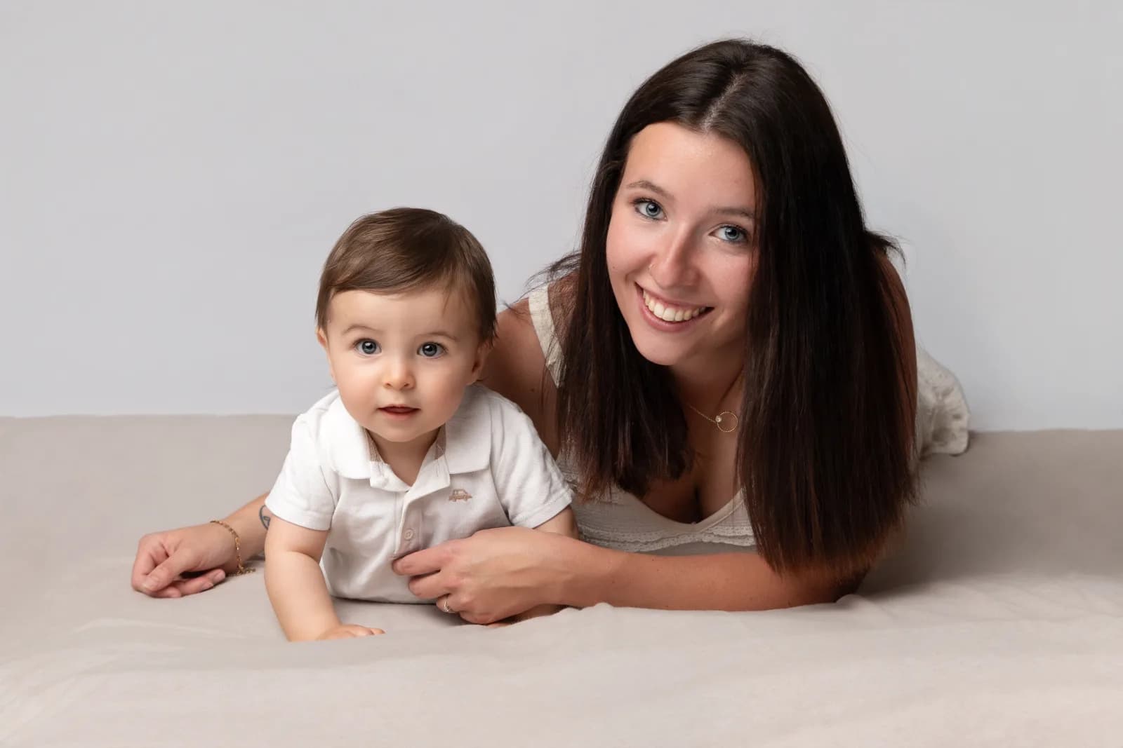Séance photo bébé 6 mois en studio à Aix-en-Provence