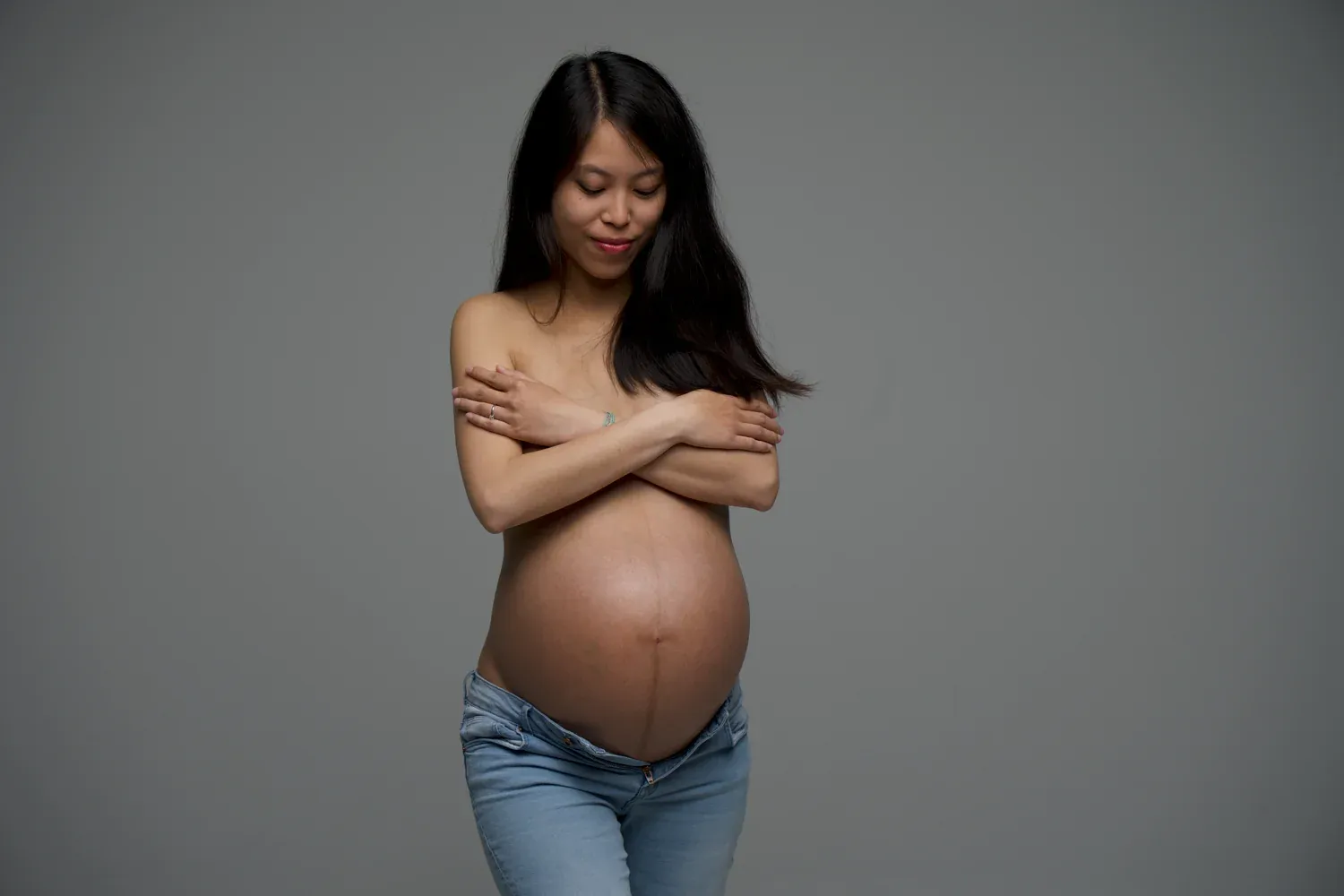 Photo maternité artistique studio